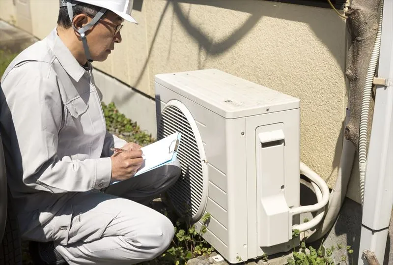 エアコンの室外機がうるさい原因と対処法